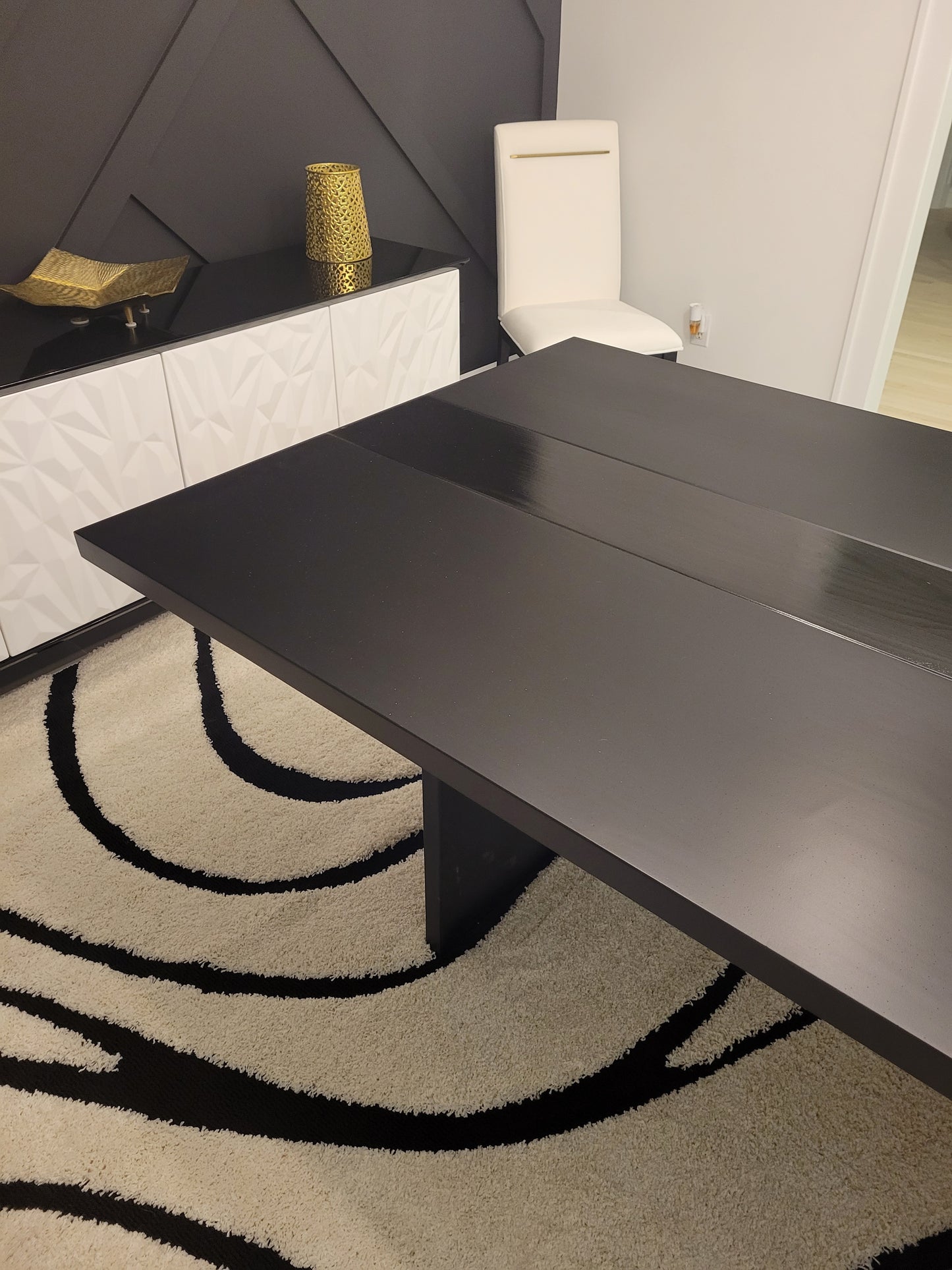 THE OBSIDIAN STATEMENT | ARCHITECTURAL DINING ANCHOR