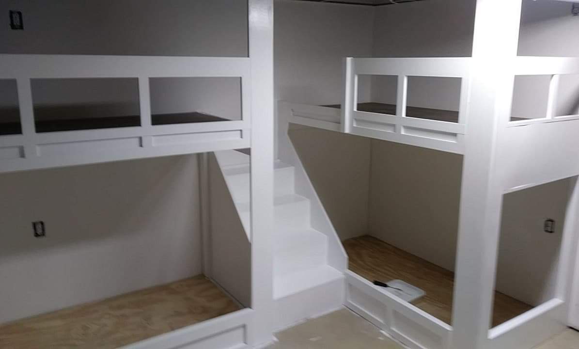 The Blackwell Bespoke L-Shaped Quad Bunk Suite - Artisan High-Capacity Guest Retreat